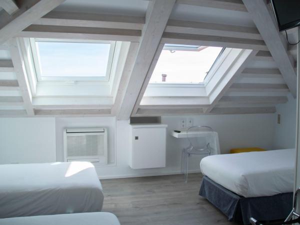 Hotel Alda San Bieito : photo 6 de la chambre chambre familiale supérieure