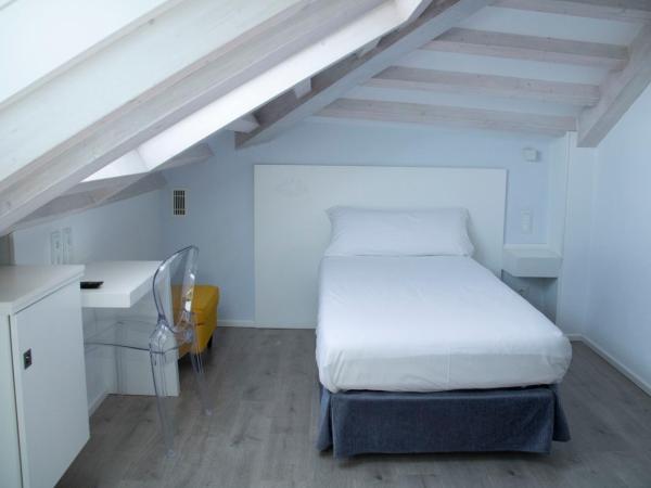 Hotel Alda San Bieito : photo 7 de la chambre chambre familiale supérieure