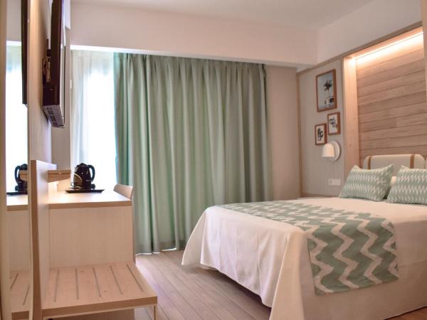 Ambassador Playa I : photo 6 de la chambre  chambre lits jumeaux - vue sur piscine 