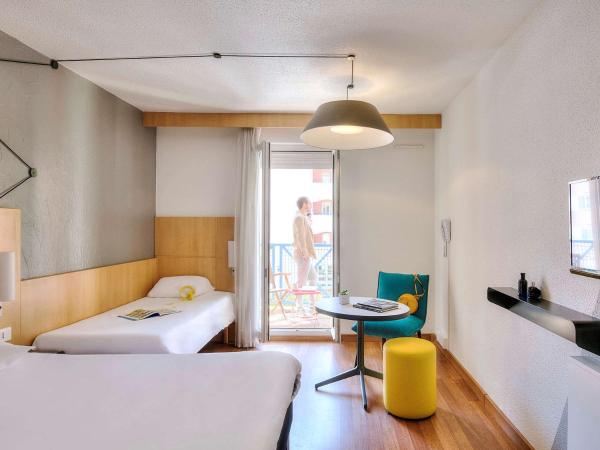 ibis Hyeres Centre : photo 1 de la chambre chambre standard avec 1 lit double et 1 lit simple