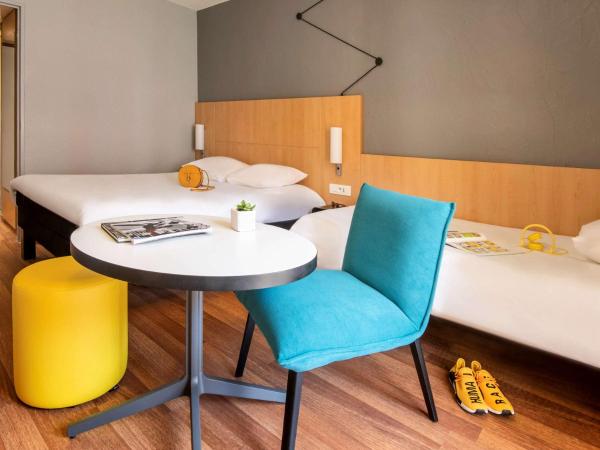ibis Hyeres Centre : photo 2 de la chambre chambre double standard avec 2 lits doubles