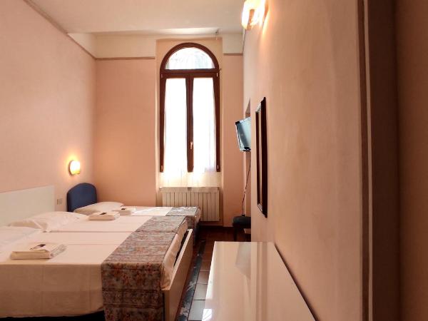 Hotel Rita Major : photo 1 de la chambre chambre triple Économique