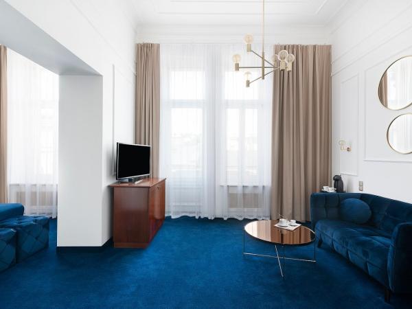 IBB Hotel Grand Hotel Lublin : photo 5 de la chambre suite junior avec balcon