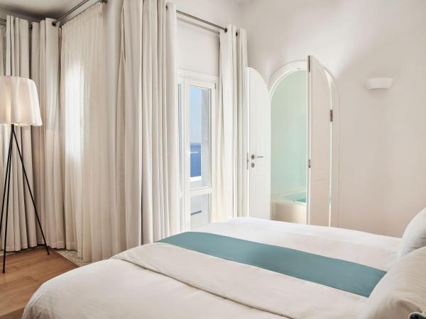 Katikies Kirini Santorini - The Leading Hotels Of The World : photo 4 de la chambre suite supérieure avec vue sur la caldeira
