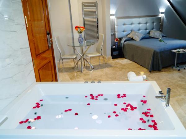 Caballero Errante : photo 2 de la chambre chambre lit queen-size avec baignoire spa