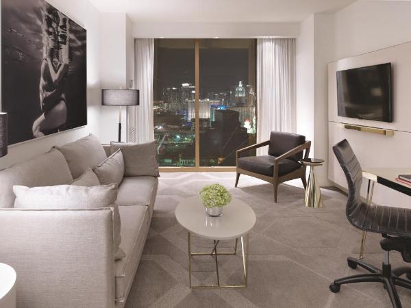 Delano Las Vegas at Mandalay Bay : photo 2 de la chambre suite lit king-size delano - vue sur strip