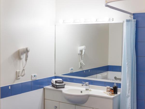 ASURE PRINCE motor lodge : photo 6 de la chambre chambre lit king-size - accessible aux personnes à mobilité réduite