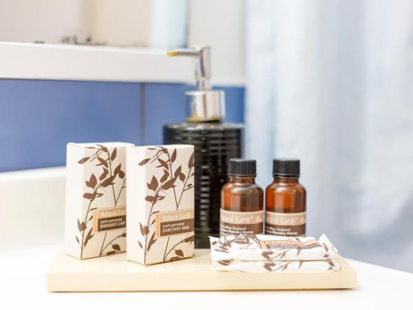 ASURE PRINCE motor lodge : photo 10 de la chambre chambre lit king-size - accessible aux personnes à mobilité réduite