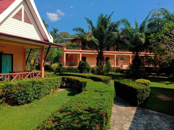 Kaibae Hut Resort : photo 10 de la chambre bungalow familial - vue sur jardin