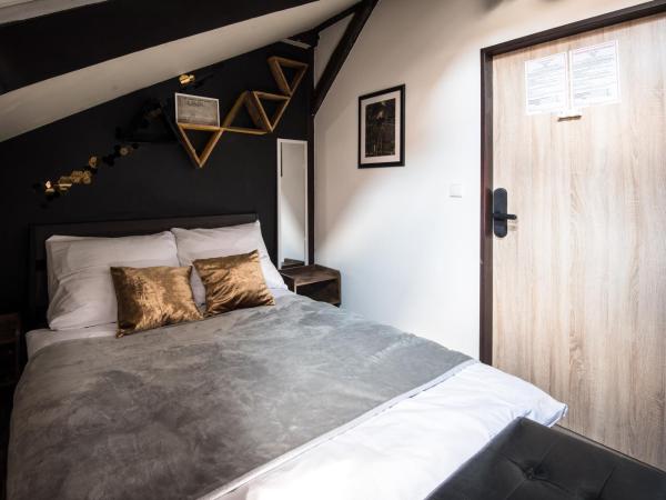 Brix Hostel : photo 5 de la chambre chambre double avec salle de bains privative