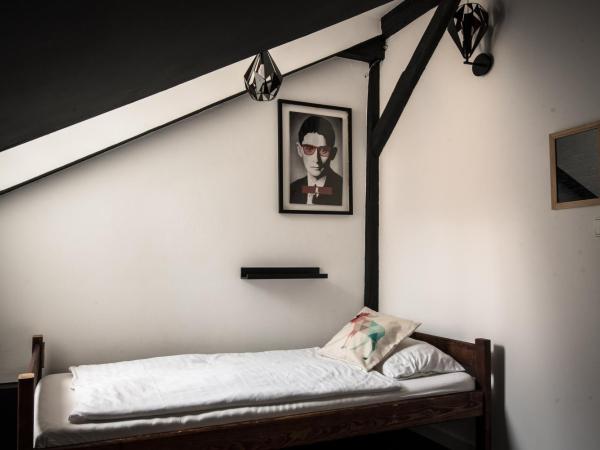 Brix Hostel : photo 4 de la chambre chambre lits jumeaux privée avec salle de bains commune