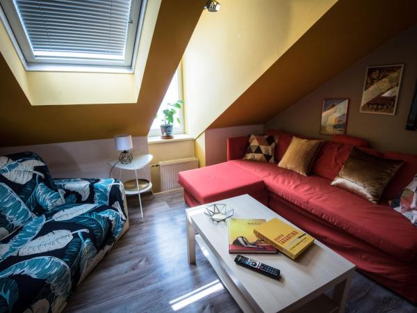 Brix Hostel : photo 9 de la chambre chambre quadruple avec salle de bains privative