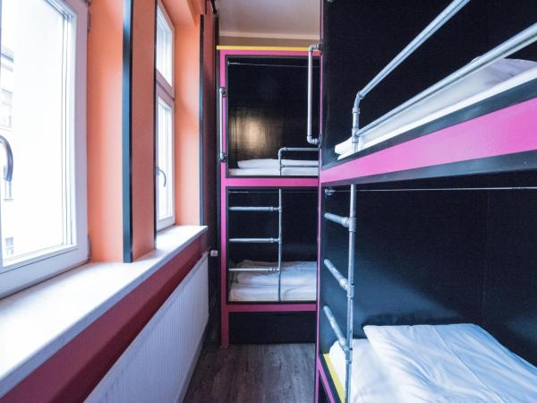 Brix Hostel : photo 8 de la chambre lit simple dans dortoir pour femmes