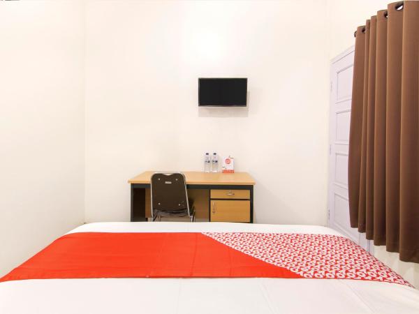 OYO Life 966 Dinda Guesthouse : photo 6 de la chambre chambre double standard