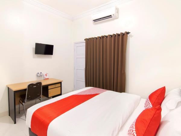 OYO Life 966 Dinda Guesthouse : photo 7 de la chambre chambre double standard