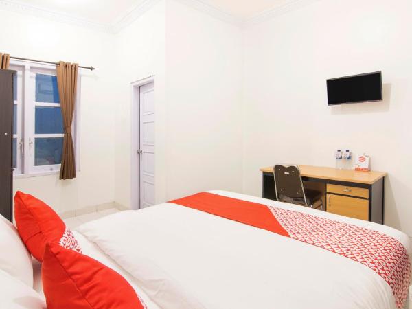 OYO Life 966 Dinda Guesthouse : photo 5 de la chambre chambre double standard