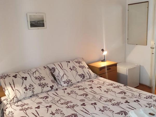 Apartment and Room Marija : photo 1 de la chambre chambre double avec balcon