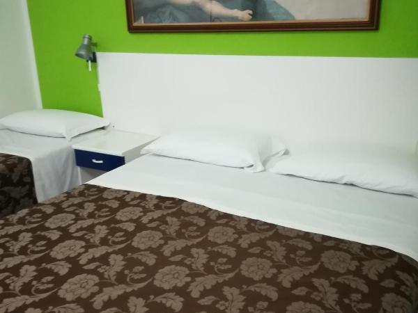 Hotel Giardino del Sole : photo 3 de la chambre chambre quadruple
