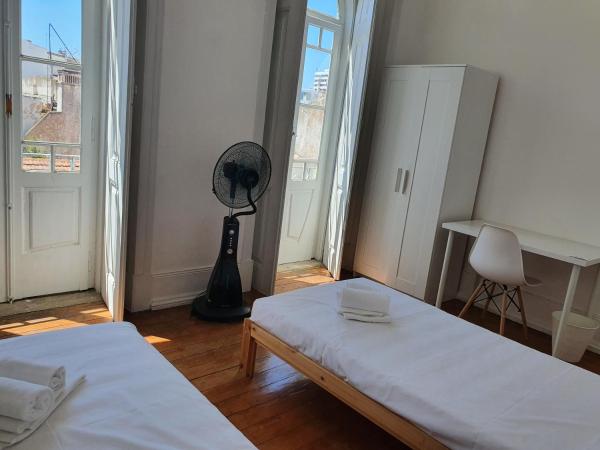 Baixa Terrace Hostel : photo 6 de la chambre chambre lits jumeaux avec salle de bains commune