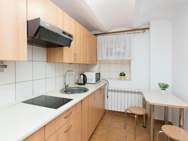 Akademikus Toruń : photo 9 de la chambre chambre familiale avec salle de bains privative