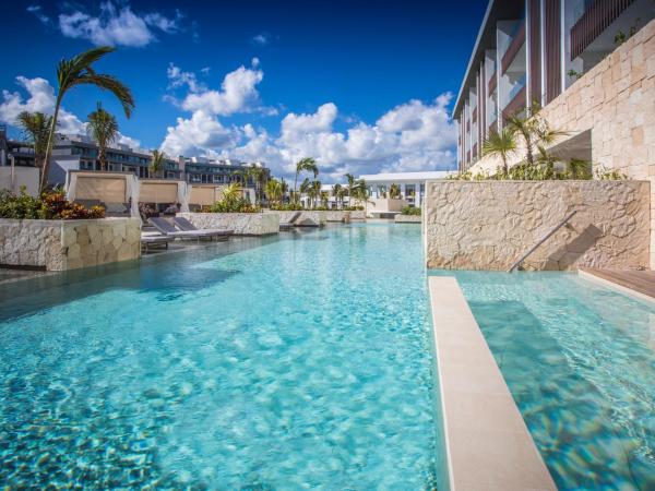 Majestic Elegance Costa Mujeres - All Inclusive : photo 9 de la chambre suite avec jacuzzi extérieur et accès direct à la piscine - wi-fi gratuit