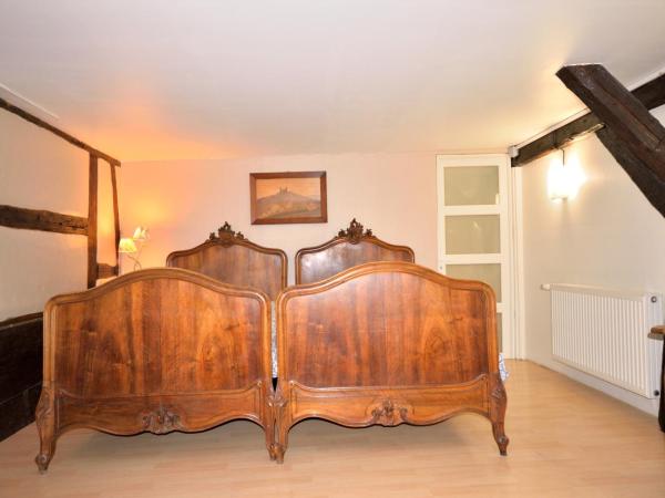 CHEZ CECILE Bed and Breakfast chez le VIGNERON : photo 4 de la chambre chambre double avec lit d'appoint