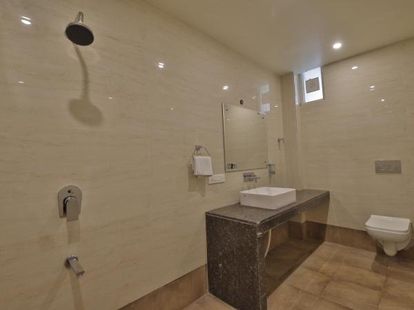 Hotel Grand Safari : photo 6 de la chambre chambre lit king-size deluxe