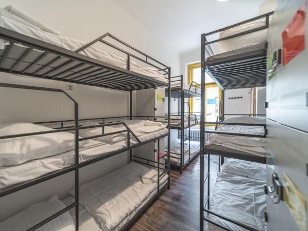 Hostel Orange : photo 2 de la chambre chambre privée (9 adultes)