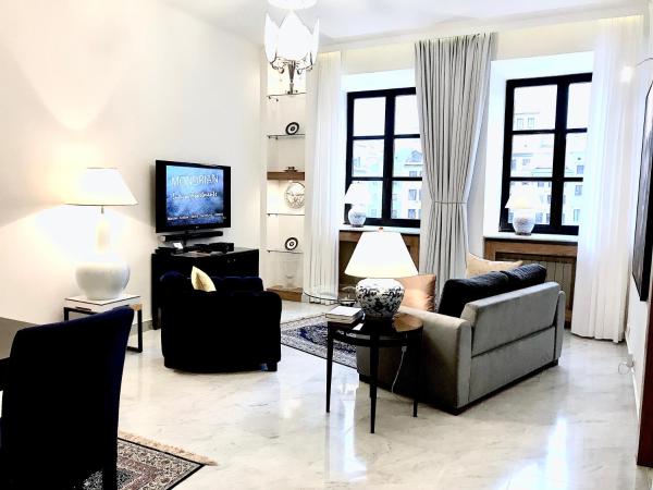 Luxury Apartments MONDRIAN Market Square III : photo 8 de la chambre suite deluxe - vue sur place du marché de la vieille ville 