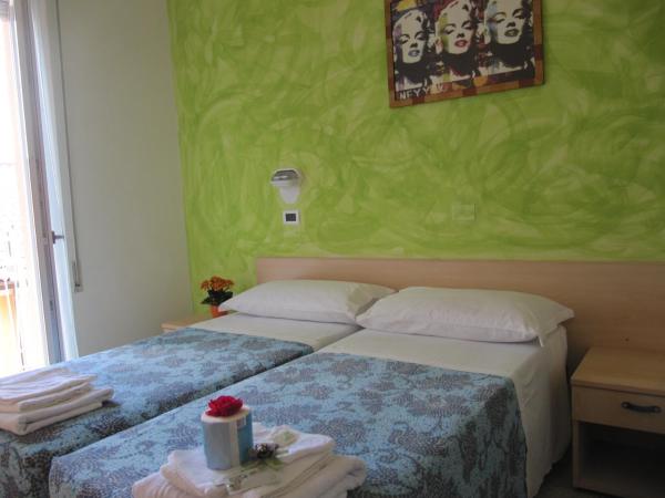 Hotel Villa Elia : photo 7 de la chambre chambre double ou lits jumeaux avec balcon