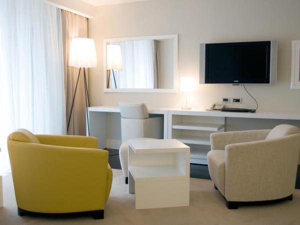 Hotel Park Makarska : photo 2 de la chambre suite lit queen-size – vue sur mer