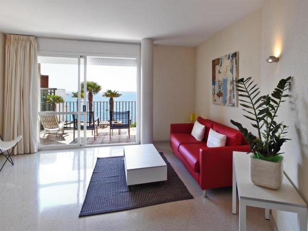 Gran Hotel Reymar 4 Sup : photo 7 de la chambre suite familiale (2 adultes + 2 enfants) - vue sur jardin