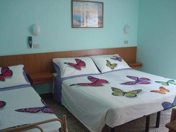 Hotel Amalfi : photo 7 de la chambre chambre triple basique
