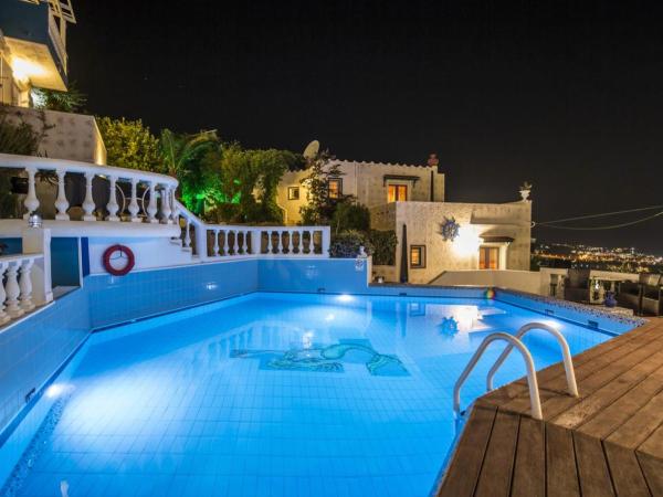 Room in Studio - Gorgeous Studio for 2 people, Swimming Pool and Sea View : photo 4 de la chambre chambre triple