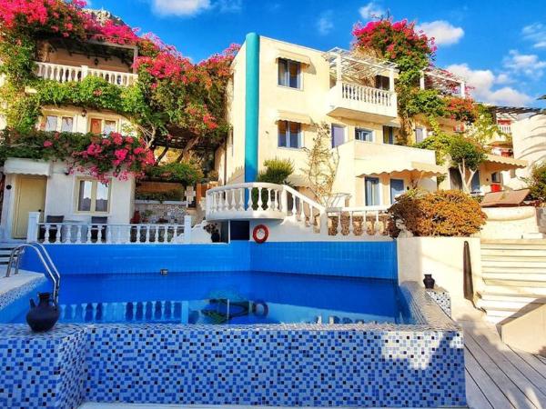 Room in Studio - Gorgeous Studio for 2 people, Swimming Pool and Sea View : photo 9 de la chambre chambre triple