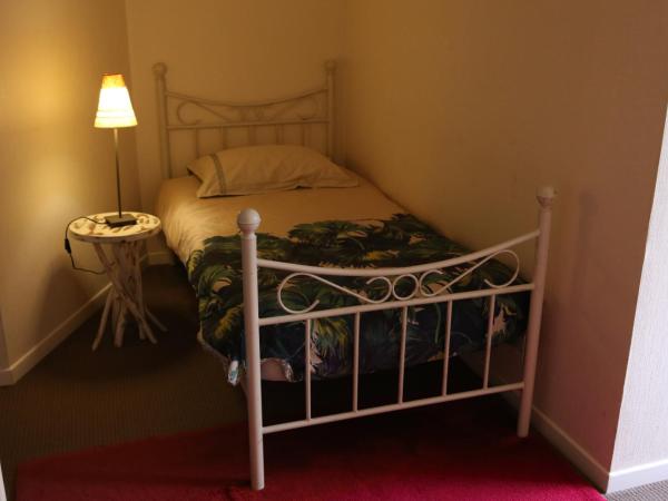 Au Coeur Des Vignes : photo 3 de la chambre chambre familiale avec salle de bains privative