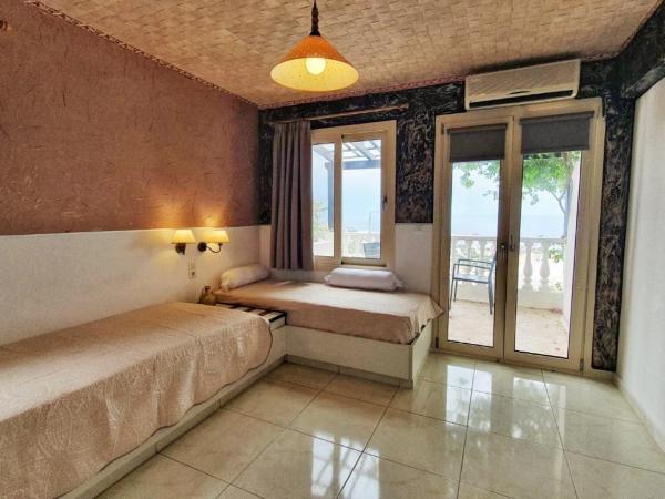 Room in Apartment - Breath taking views adults only : photo 3 de la chambre chambre familiale