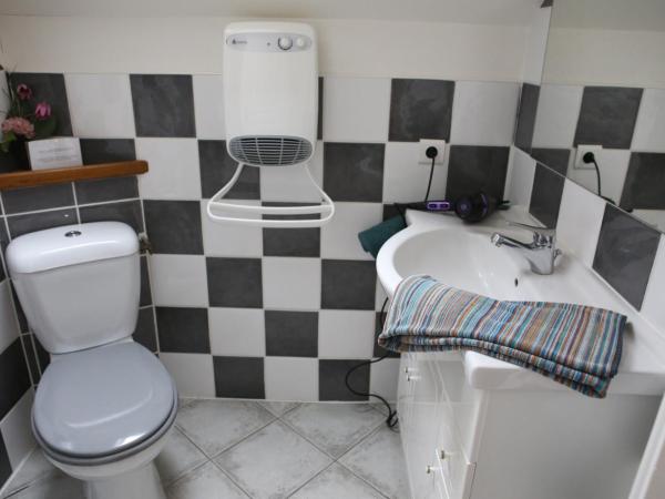 Au Coeur Des Vignes : photo 4 de la chambre chambre double avec salle de bains privative