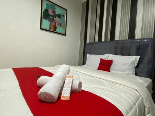 RedDoorz Plus @ Rawamangun : photo 2 de la chambre chambre double