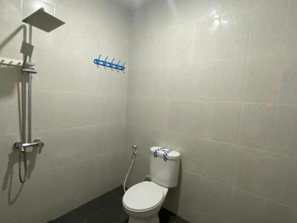 RedDoorz Plus @ Rawamangun : photo 6 de la chambre chambre deluxe