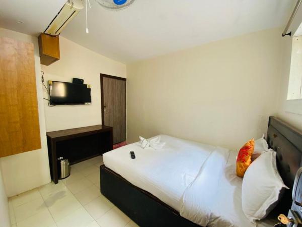Deluxe Inn - Stay Near Kokilaben Dhirubhai Ambani Hospital : photo 3 de la chambre chambre double Économique