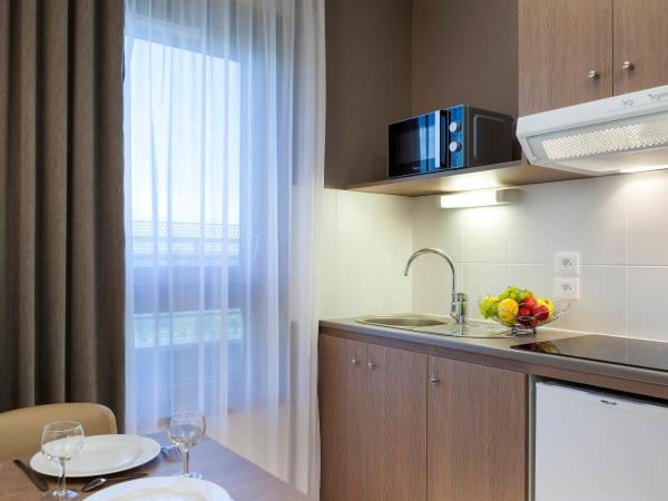 Nehô Suites Porte de Genève - Gare Annemasse : photo 6 de la chambre chambre triple