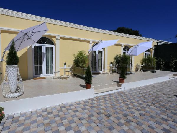 Guesthouse Villa Maggie : photo 8 de la chambre chambre lits jumeaux avec terrasse