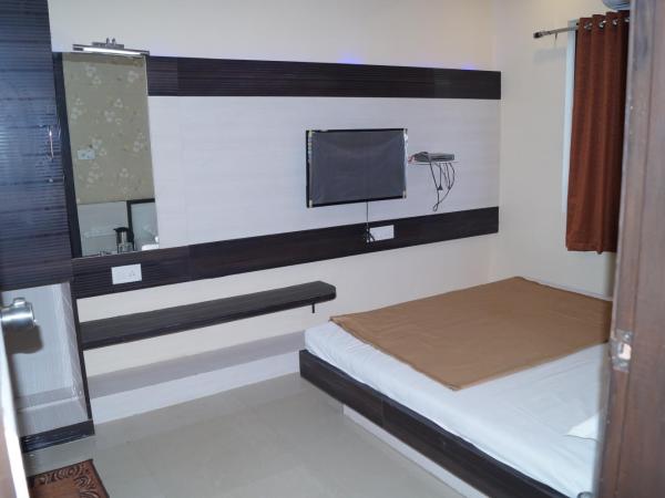 Shree Akshar Restaurant and Hotel : photo 10 de la chambre chambre double deluxe - réservée aux indiens