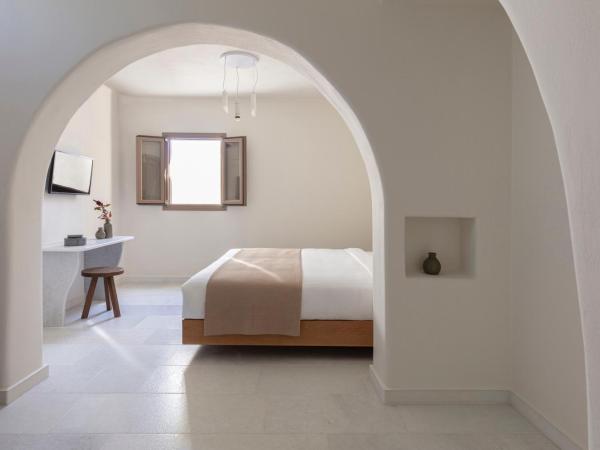 Ammothines Cycladic Suites : photo 1 de la chambre maisonnette - vue partielle sur mer