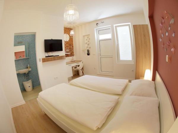 Zadar Street Apartments and Room : photo 6 de la chambre chambre double avec salle de bains privative