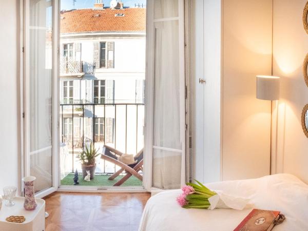 Emma's Guests House : photo 6 de la chambre chambre double avec balcon