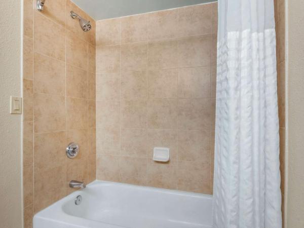 Comfort Suites Near Universal Orlando Resort : photo 7 de la chambre suite lit king-size – non-fumeurs