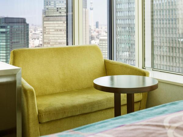 Hotel Metropolitan Tokyo Marunouchi : photo 5 de la chambre chambre lit king-size d'angle non-fumeurs - vue sur ville