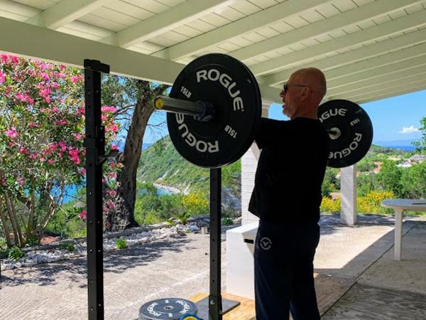 Nisaki Mathraki B&B : photo 2 de la chambre chambre double affaires avec accès à la salle de sport